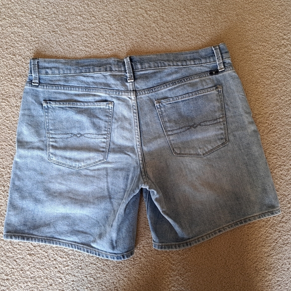 LUCKY BRAND Denim Shorts w/Embroidery Size 8 - Picture 2 of 6